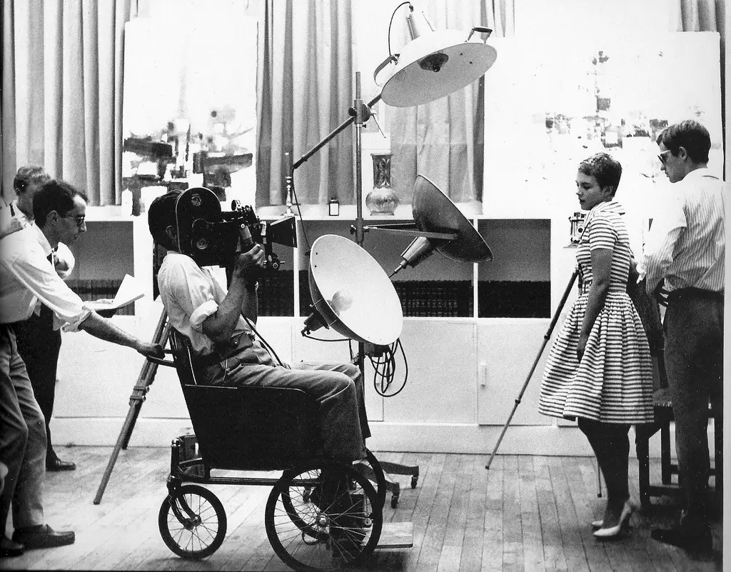 Jean-Paul-Belmondo-and-Jean-Seberg-on-the-set-of-A-bout-de-souffle-directed-by-Jean-Luc-Godard-1960.webp