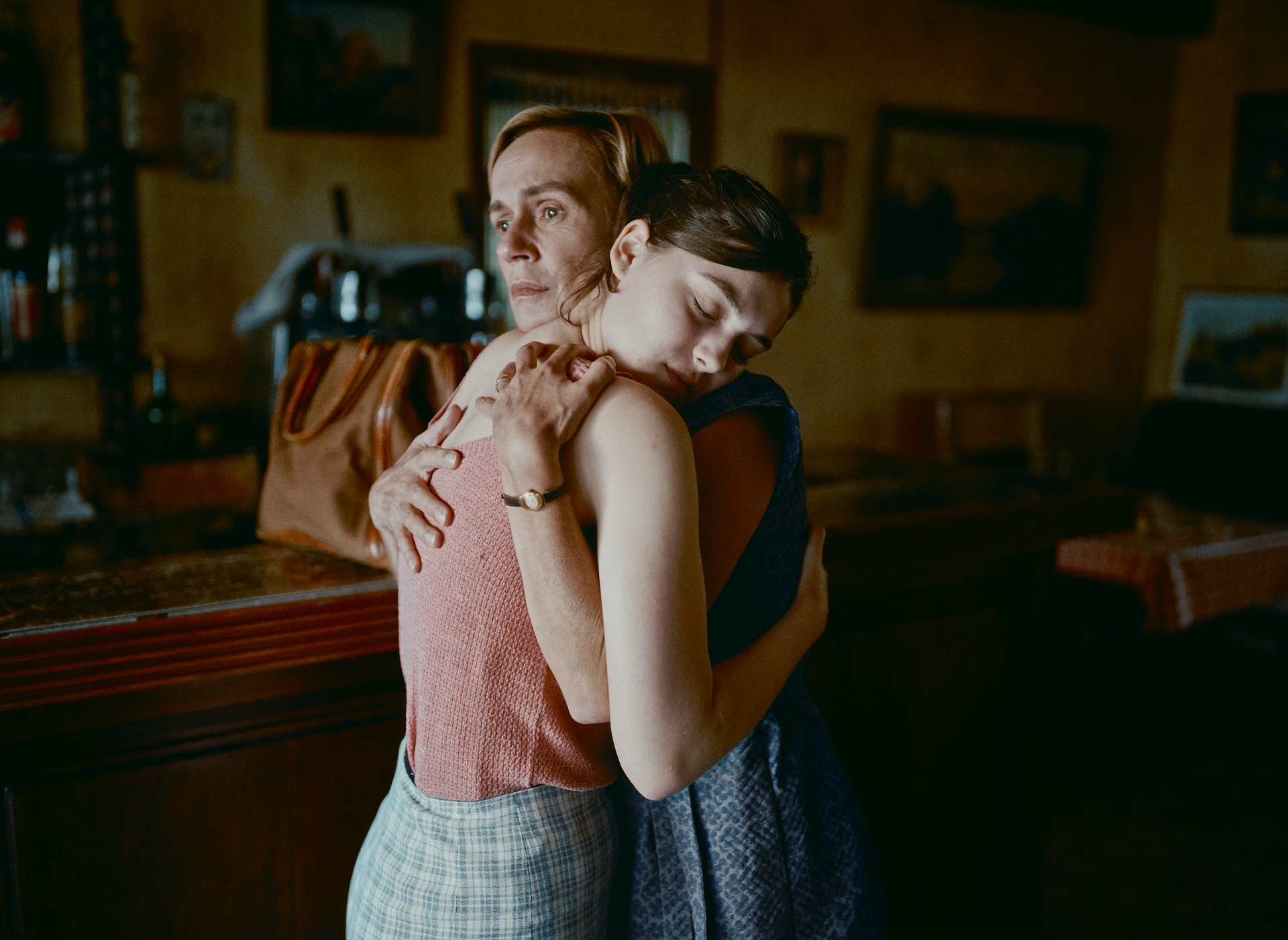 65802 L V NEMENT HAPPENING Sandrine Bonnaire and Louise Chevillotte