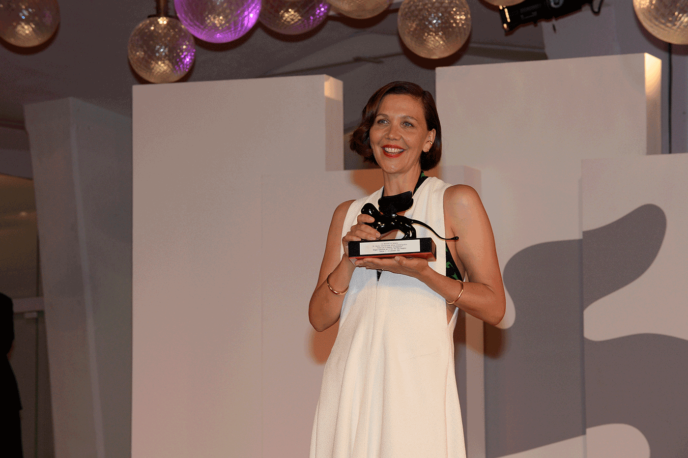 71231 PHOTOCALL VENEZIA 78 WINNERS Maggie Gyllenhaal Credits La Biennale di Venezia Foto ASAC ph Giorgio Zucchiatti 1 