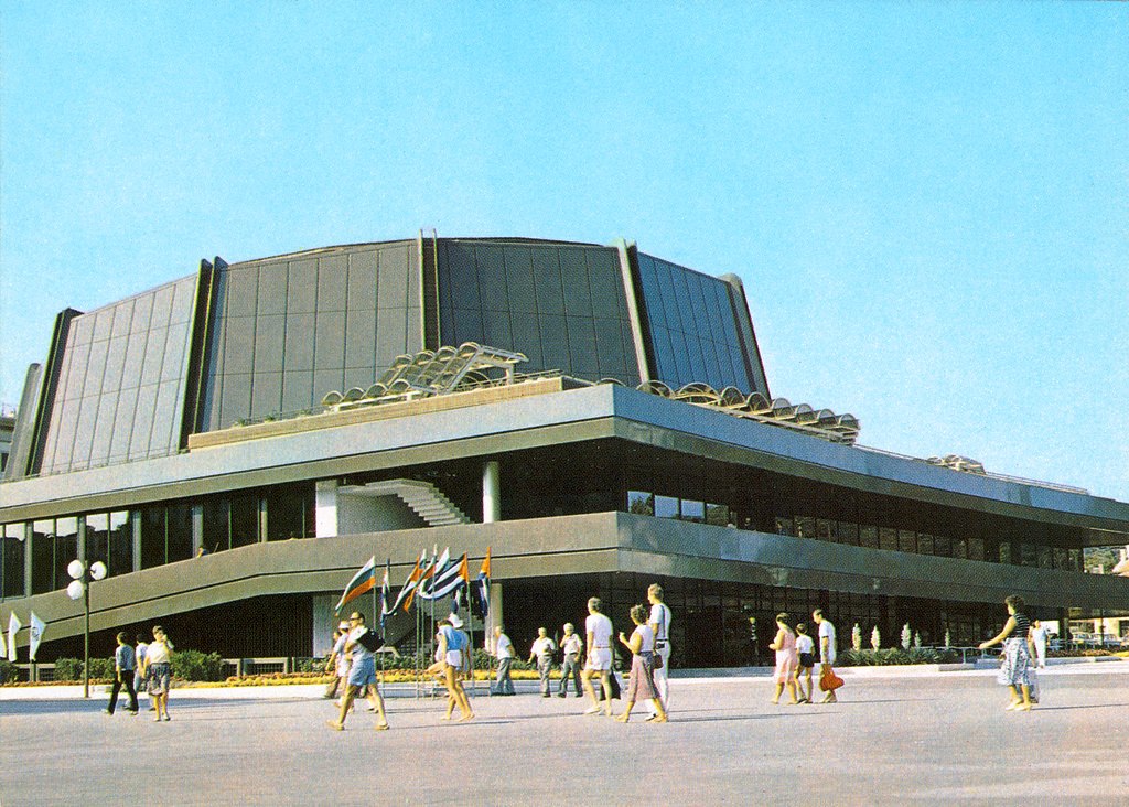 KINO_1_1_10_24_28.jpg